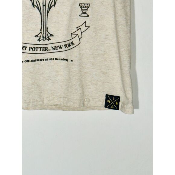 Harry Potter New York Store T-Shirt XS Beige Hogwarts Graphic Wizarding World - Picture 3 of 6
